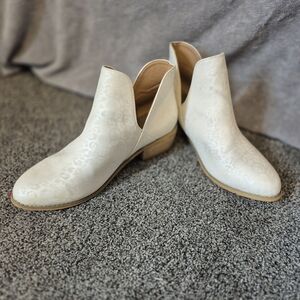 Elegant White Ankle Boots